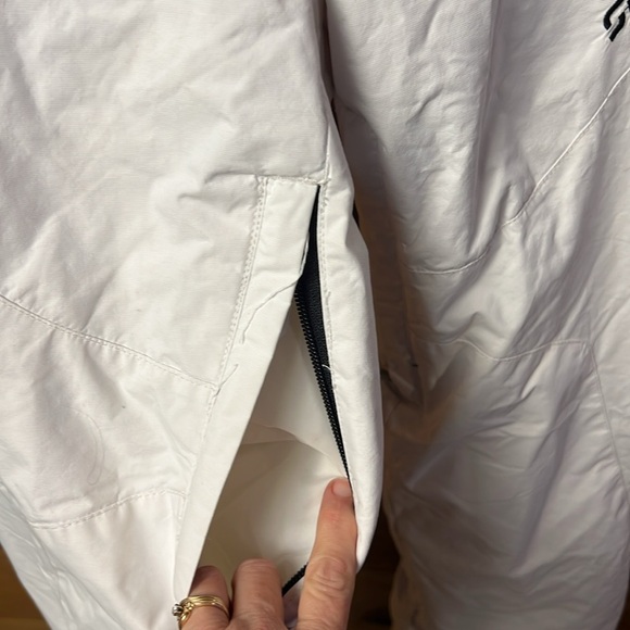 SPYDER Women’s WHITE SKI/SNOW PANT 6 pockets sled riding snowmobile outside - Picture 10 of 13